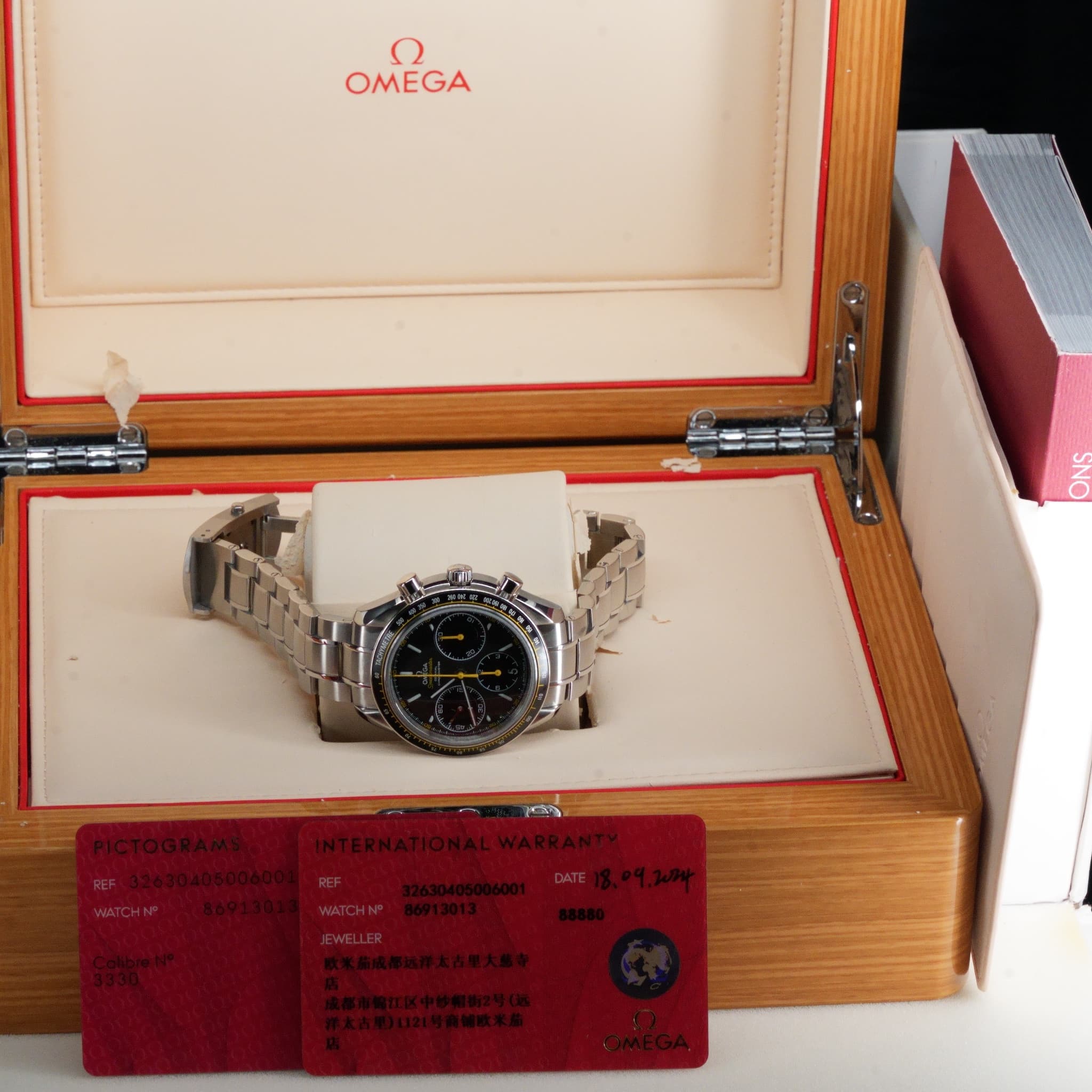 Omega Speedmaster (Non-Moonwatch) (Ref. 326.30.40.50.06.001) — photo 11