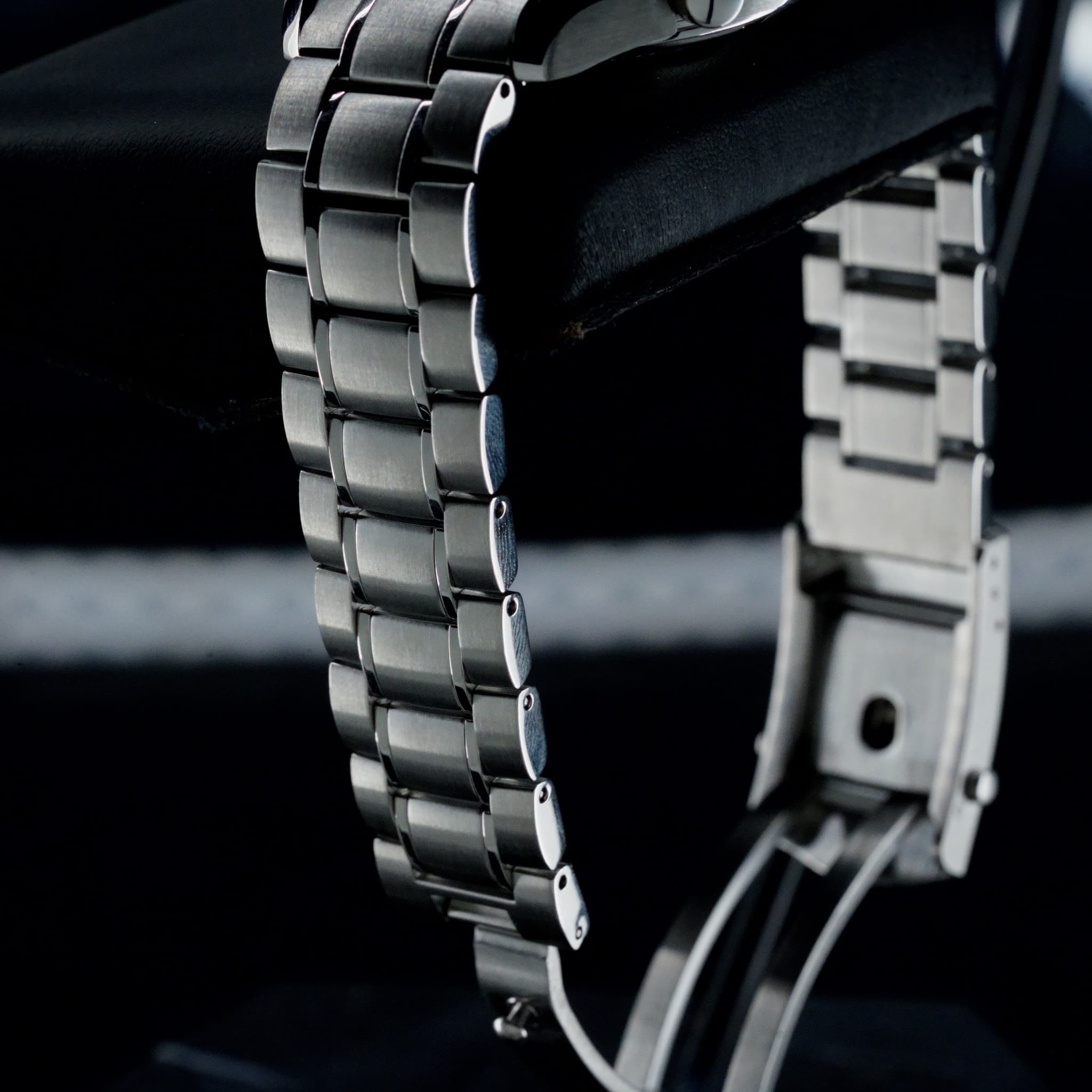 Omega Speedmaster (Non-Moonwatch) (Ref. 323.10.40.40.04.001) — photo 9