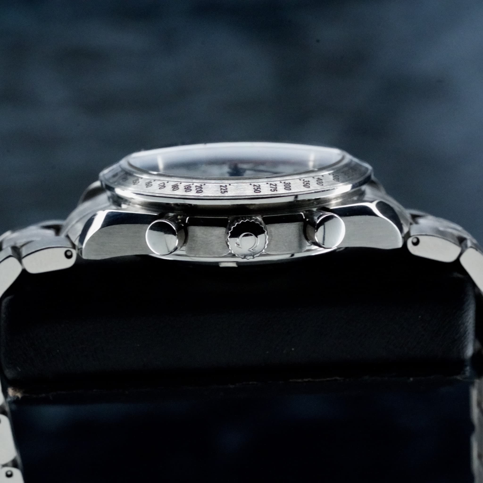 Omega Speedmaster (Non-Moonwatch) (Ref. 323.10.40.40.04.001) — photo 8
